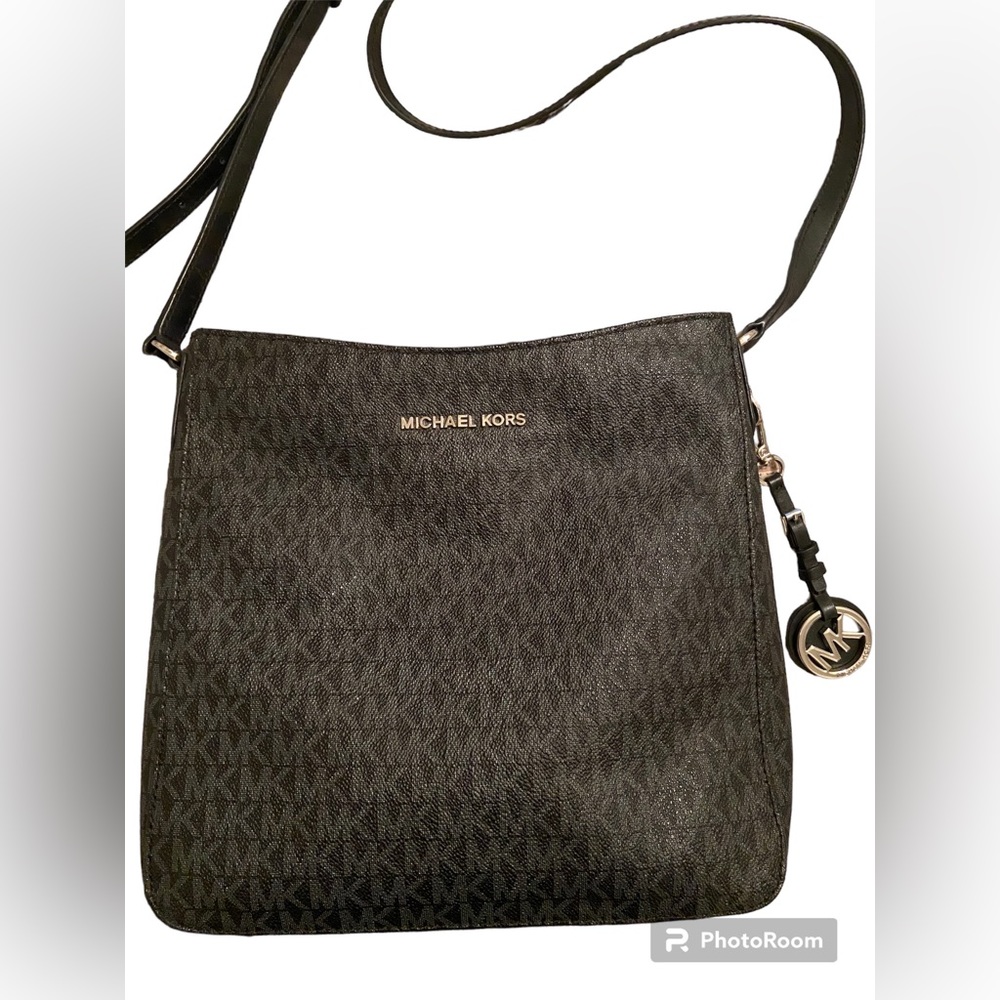 MICHAEL KORS  JetSet Travel Messenger Crossbody Bag Black/Logo-Print Canvas